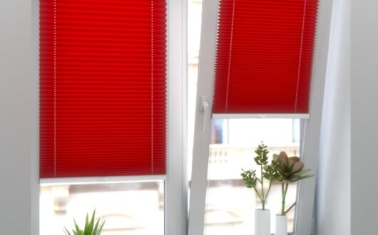 Красные шторы-плиссе